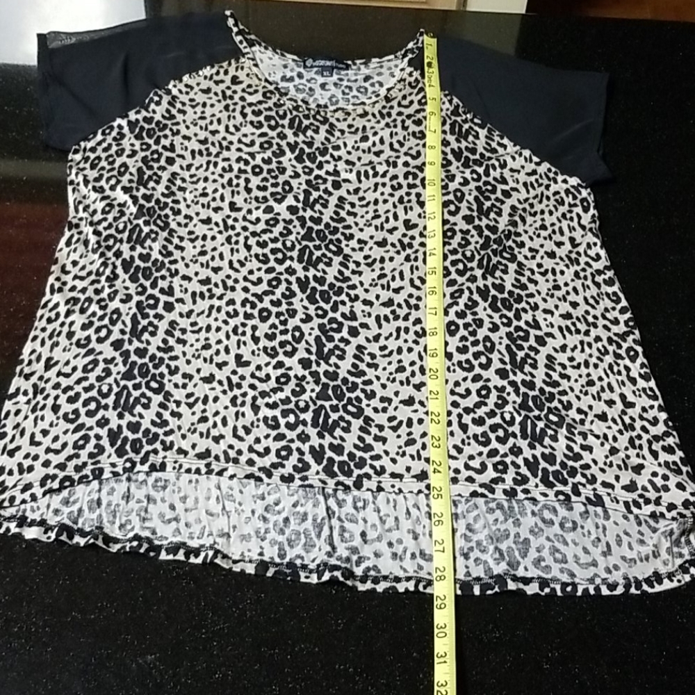 Signature Studio Top - Picture 9 of 10